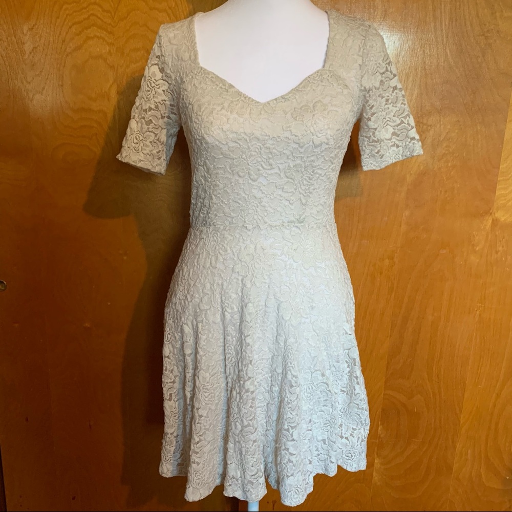 White Formal Lace Sweetheart Dress Short Sleeves